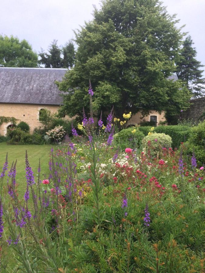 De Ma Fenetre Bed & Breakfast Saint-Martin-des-Entrees Exterior photo