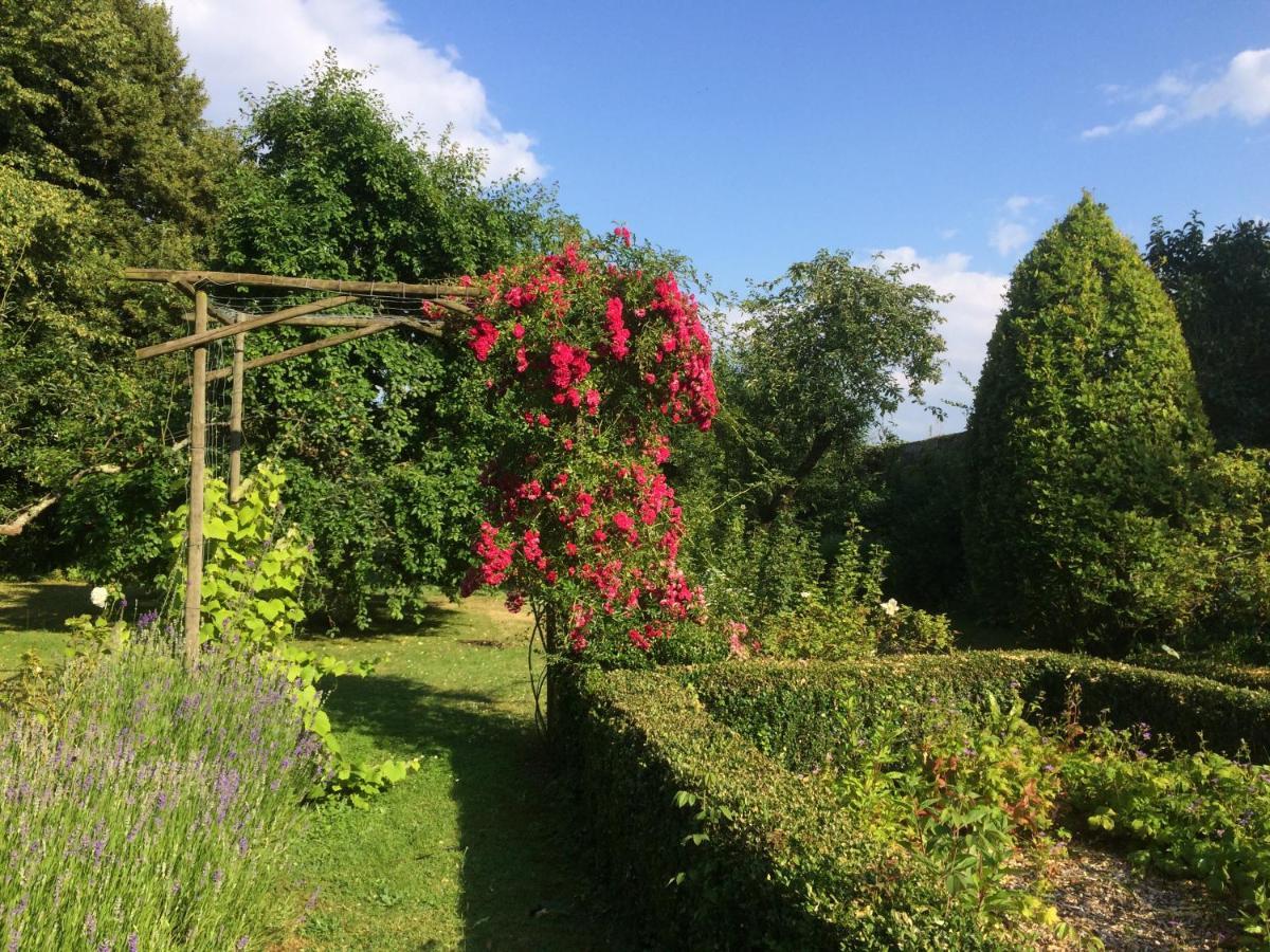 De Ma Fenetre Bed & Breakfast Saint-Martin-des-Entrees Exterior photo